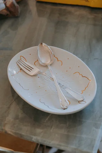 طبق بيضاوي كبير إمبرينت أبيض - 100% حرفي مع ذهب حقيقي - home-decor للبيع في خريبكة